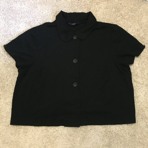 Black Rayon Blend Short Sleeve Semi Cropped Button Up Top - Picture 13 of 16